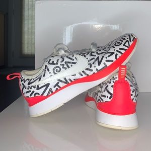 Kids Nike Size 5.5 Sneakers White Black Orange with Rare Design